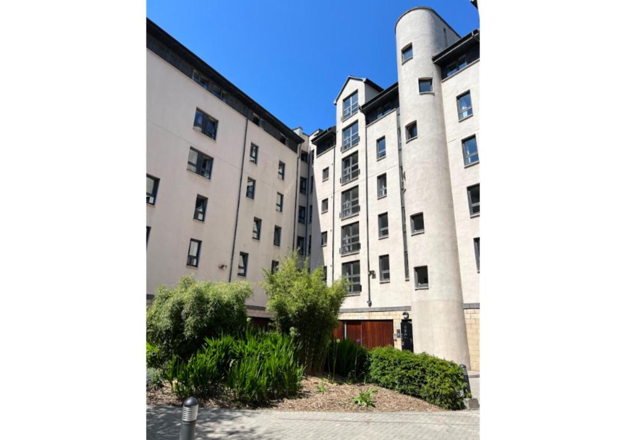 Joivy Affordable 3,4,5 And 12 Bed Private Flats Next To Royal Mile (Adults Only) Apartment เอดินบะระ ภายนอก รูปภาพ