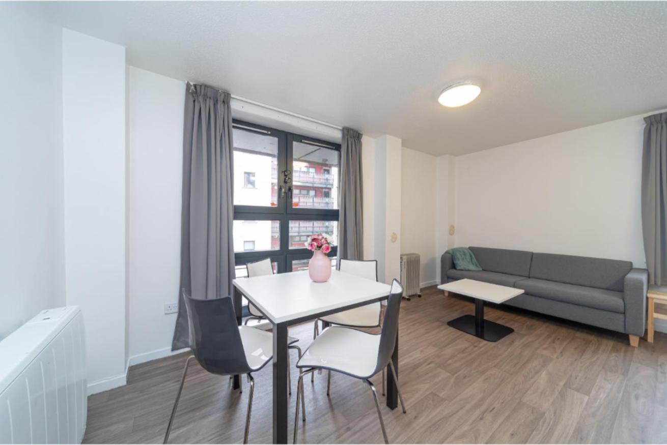 Joivy Affordable 3,4,5 And 12 Bed Private Flats Next To Royal Mile (Adults Only) Apartment เอดินบะระ ภายนอก รูปภาพ