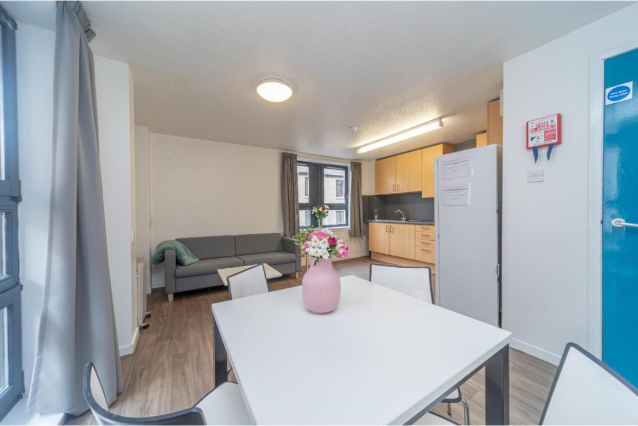 Joivy Affordable 3,4,5 And 12 Bed Private Flats Next To Royal Mile (Adults Only) Apartment เอดินบะระ ภายนอก รูปภาพ